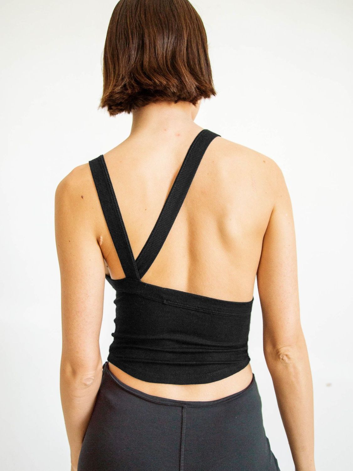 Villa Blvd Halter Neck Ribbed Cropped Top