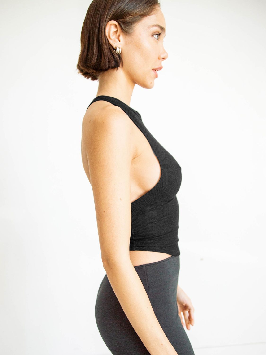 Villa Blvd Halter Neck Ribbed Cropped Top