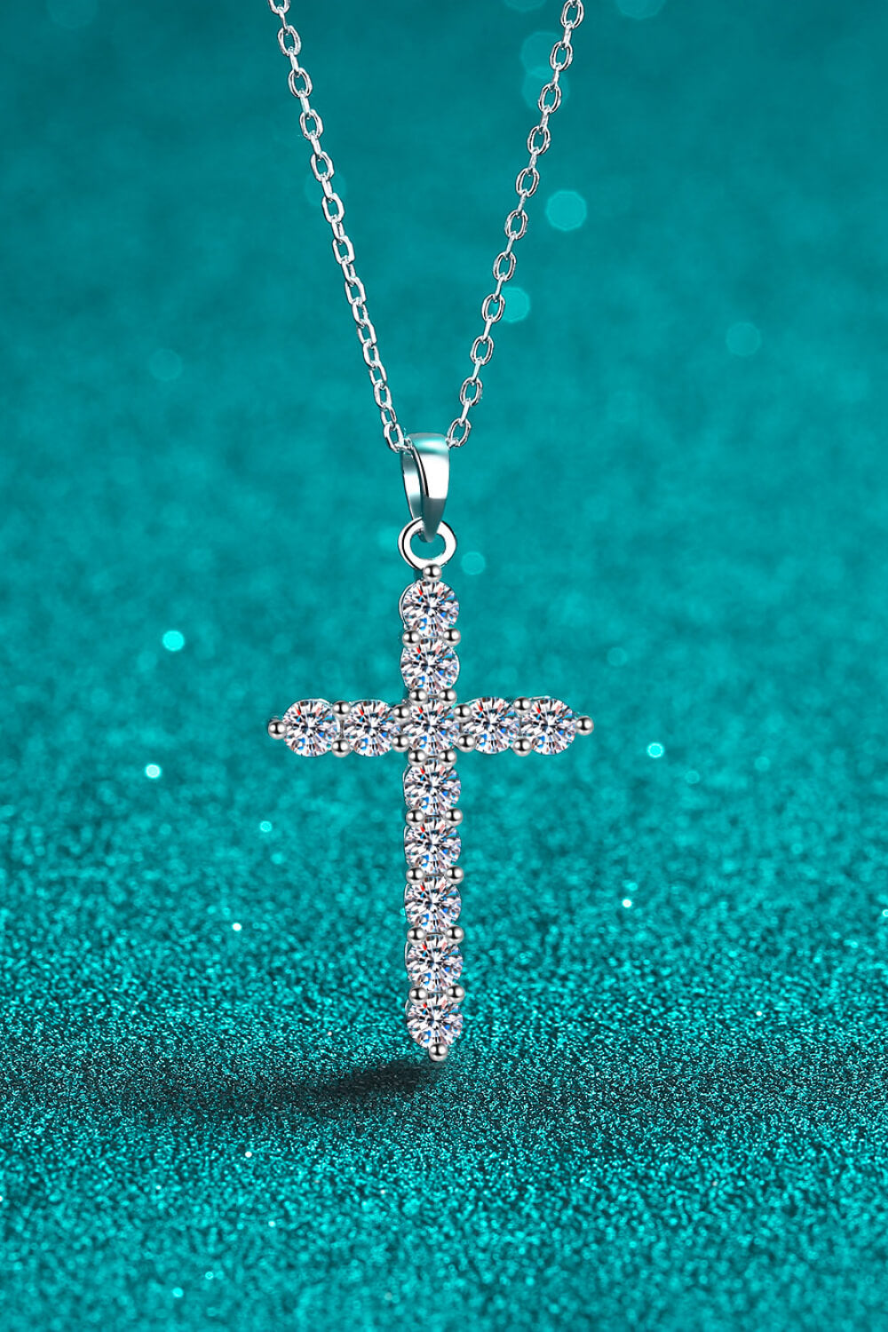 Villa Blvd Moissanite Cross Pendant Chain Necklace