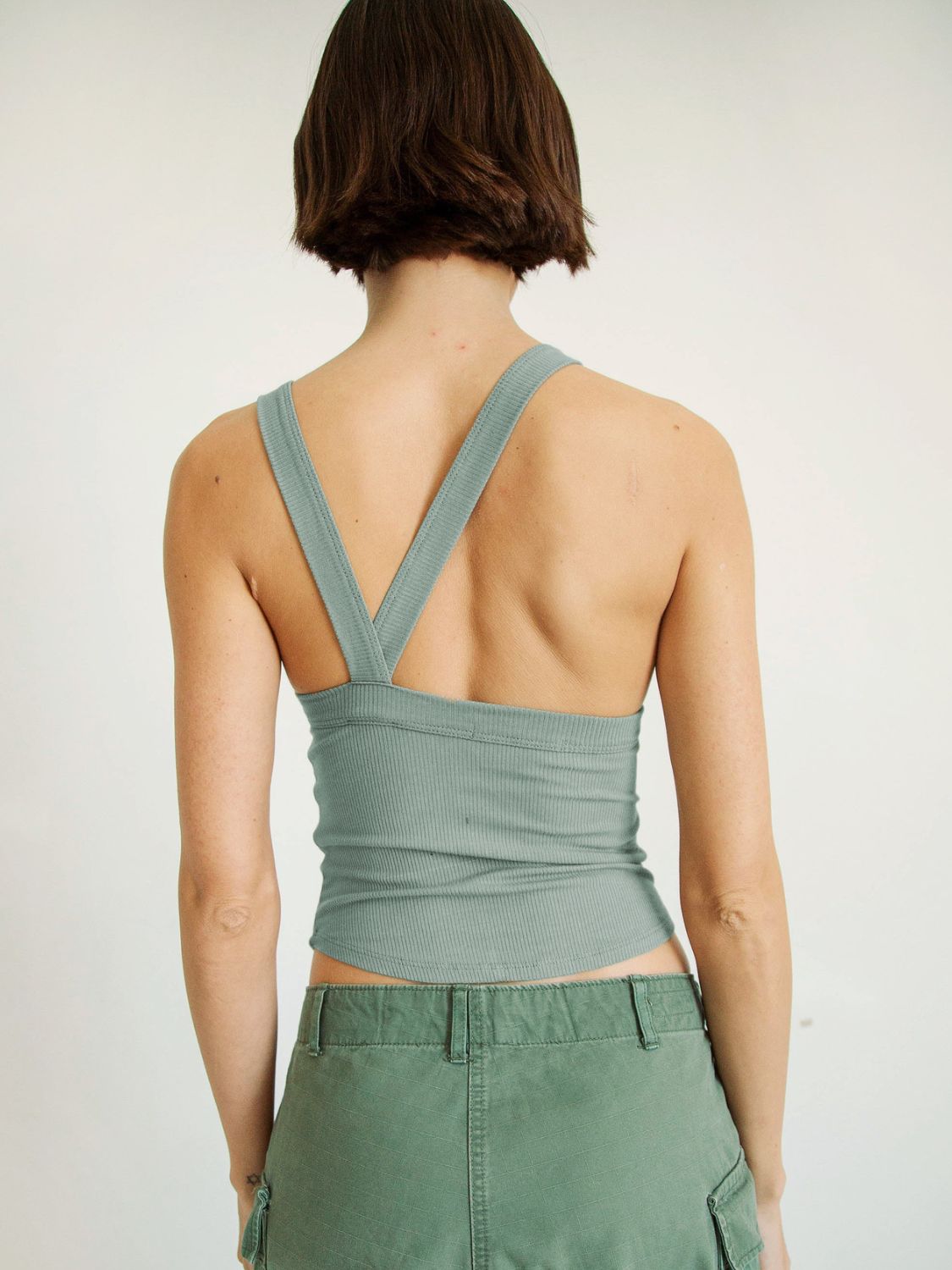 Villa Blvd Halter Neck Ribbed Cropped Top